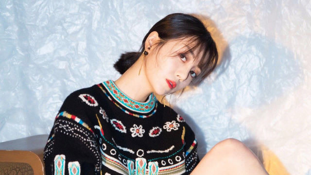 继jennie杨过同款发型后,李溪芮也染挂耳发,效果却令人意外