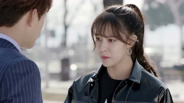 面对沈双双的质问,赵承志哑口无言,他心中确实把袁莱放在第一位