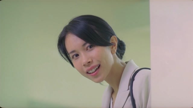 office有鬼:冯德伦与莫文蔚讲话,竟偷瞄一边的舒淇,好有故事