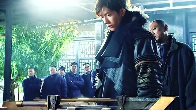 《盗墓笔记》:九门留下的黑金古刀,除了张起灵没人能拿起来!