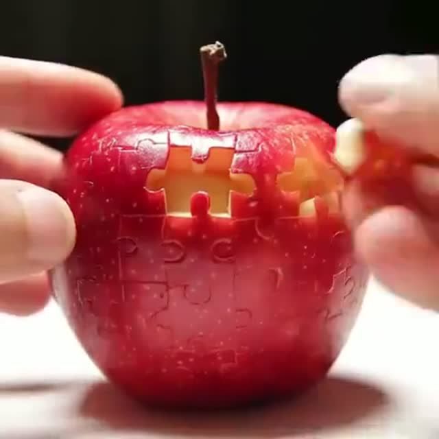 意大利一位艺术家做的苹果拼图赞,我也想做一个嘻嘻