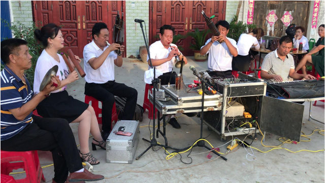 民间唢呐班精彩吹奏《哭灵曲》,声声伤感声声悲,吹得真专业