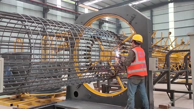 数控钢筋笼滚焊机 边滚焊 边焊接 一天出十几节钢筋笼