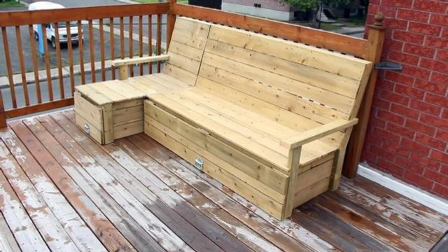 露台沙发被日晒雨淋毁了?那自制一套皮实的防腐木沙发椅!