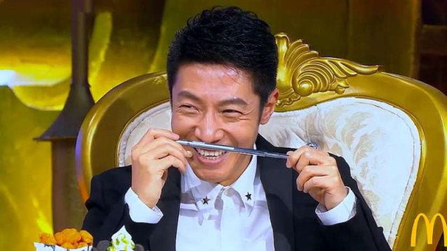 小男孩吐槽女生脖子上戴"狗项圈",撒贝宁忍不住偷笑,直男啊!