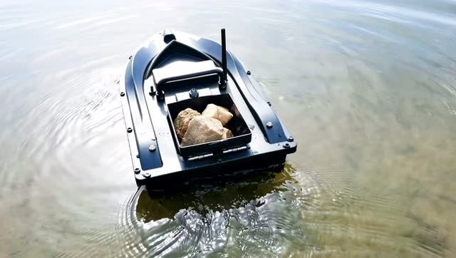 渔小将新款单仓打窝船下水初评,造型和性能都有了很大提升