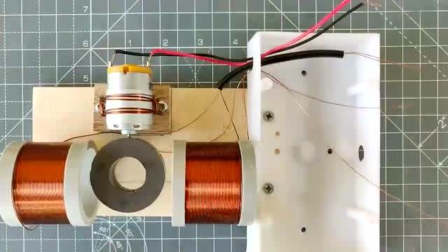 发明鬼才自制的220v永动发电机物理老师这样的学生直接开除吧