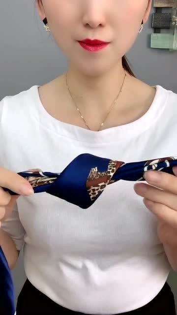 小方巾这样打结,干净利落超有质感!