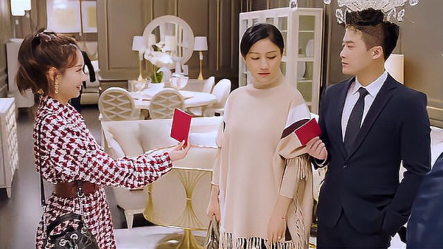 关震雷为逼关雨晴送婚房,下一秒和李贝偷户口本领证!