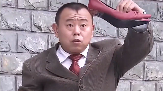 大叔洗车修鞋样样行,过程简直太搞笑,建议反复观看!