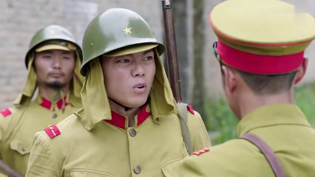 八路假扮鬼子军官,见到小兵就赏巴掌,鬼子都被打懵了