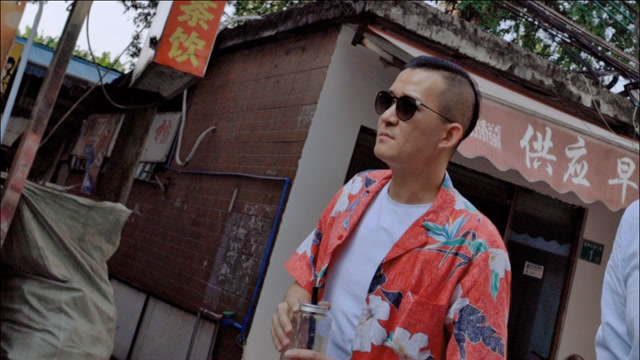 五条人阿茂自嘲是"野孩子" 父母忙于赚钱疏忽教育|十三邀