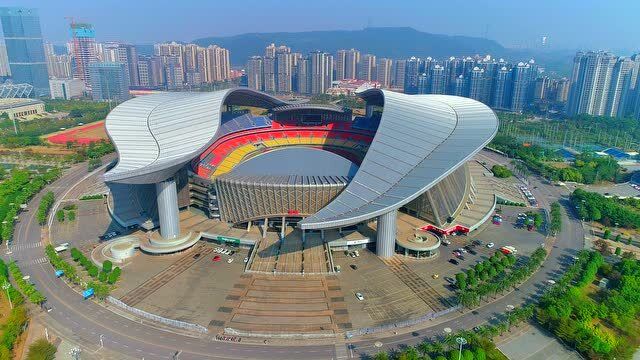 实拍广西体育中心 这样的建筑造型是有南宁特色寓意的 你看懂了吗