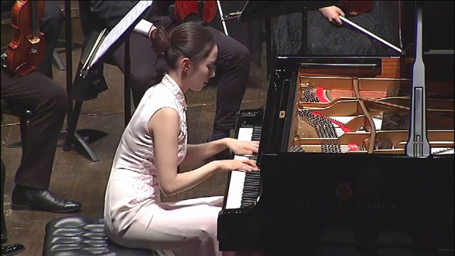 郎朗夫人吉娜·爱丽丝钢琴演奏《彩云追月》