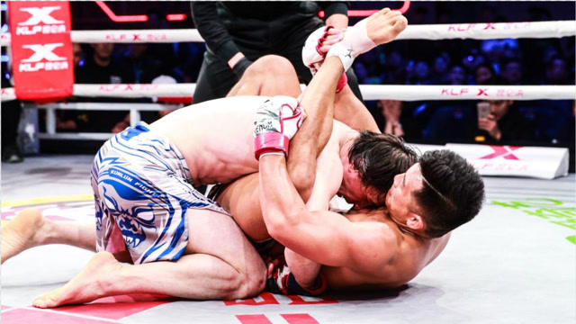 太狠了!张立鹏裸绞ko俄罗斯硬汉阿巴索夫,对手只能捂头跪地求饶