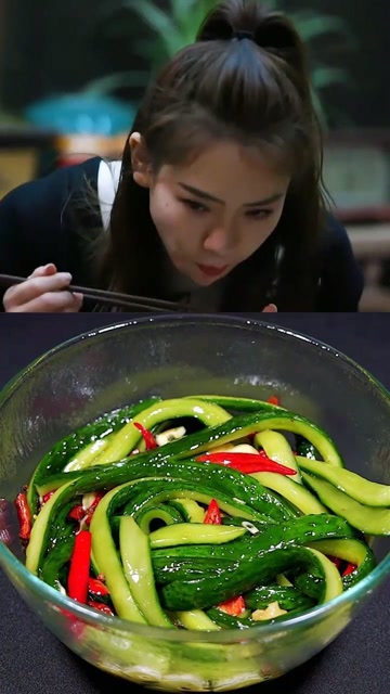 在家做个拿手菜拍黄瓜吃腻了,试试腌黄瓜,简单又好吃酸辣爽口
