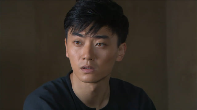 雪鹰:谢欢向洛雪开枪,竟是为取得姹萝信任,将月影推荐到地下党