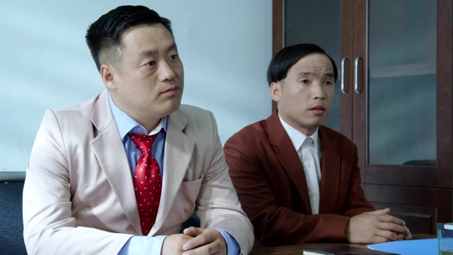 槑头槑脑:小光也用杨俊的一套来忽悠人,奈何人家家里不差钱