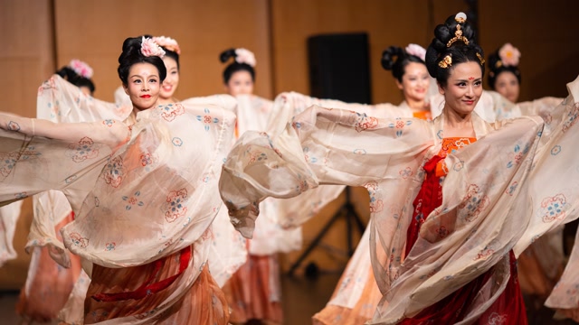 2020汉舞雅集原创汉唐古典舞《云想花容》编舞:贺嘉佳