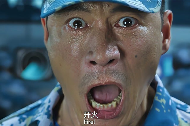 战狼2:海军发射导弹支援冷锋,舰长一声开火,看得热血沸腾!