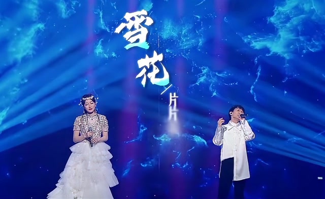 萨顶顶周深合唱《自由行走的花》,犹如"神仙打架",太好听了