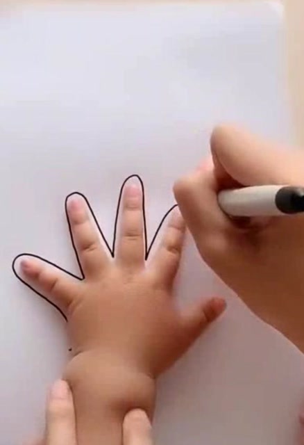 用宝宝的小手画的简笔画,会不会很可爱啊
