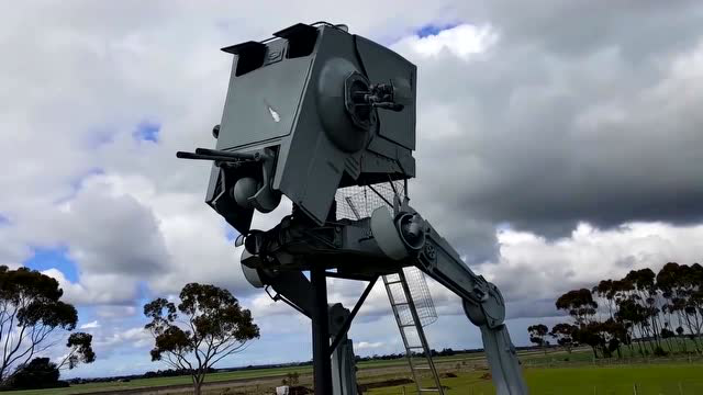 vdger分享 牛人打造出原始尺的at-st帝国步行机