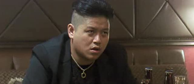 三名小混混在黑社会老大场子找事 老大霸气出场限他们三秒离开