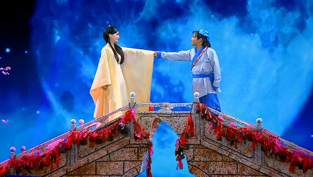 小品《新鹊桥会》宋小宝景区约会遭碰瓷 耍贱卖萌坑哭袁姗姗!