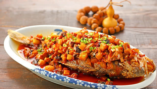 干烧鱼 金灿灿的大黄鱼 干烧更是美味呀!香脆鲜嫩