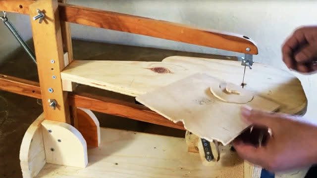 木匠牛人自制的线锯,很方便很实用