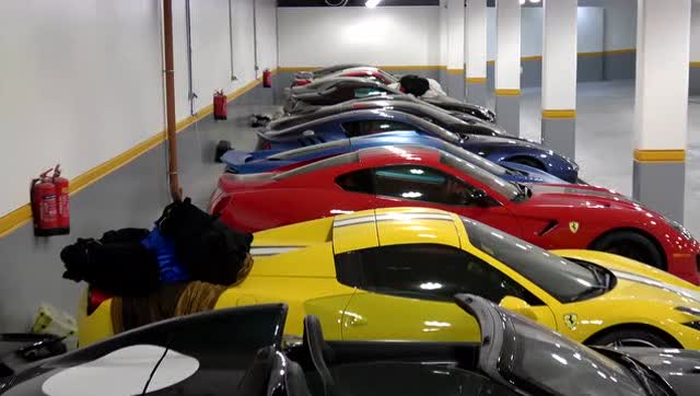 参观土豪的私人地下车库,豪车被当成报废车对待