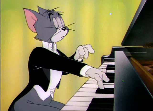 汤姆一本正经的弹钢琴,却无意惊动了杰瑞的美梦