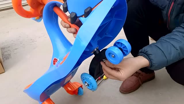 儿童扭扭车安装视频