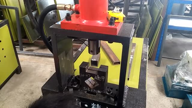 比传统切管机快的铁方管冲断机器 铁方管切断机械