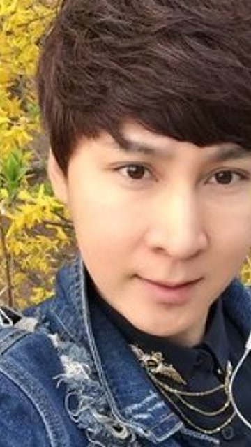 反串歌手古琳娜正在直播,快来一起看