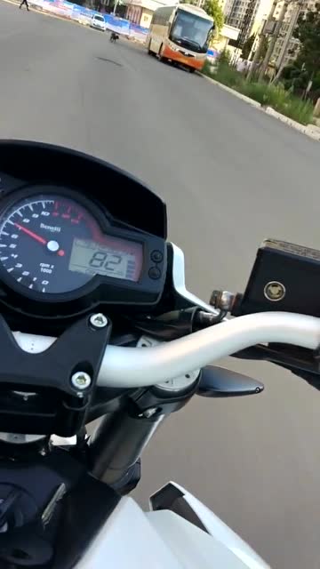 黄龙600百公里加速,怎么感觉有点颓废!