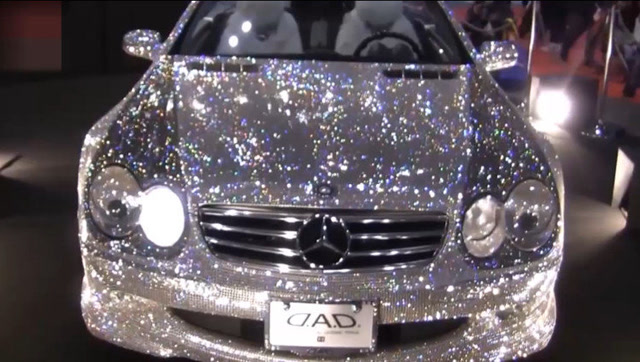 车身镶满钻石的奔驰跑车,售价2亿,土豪都买不起!
