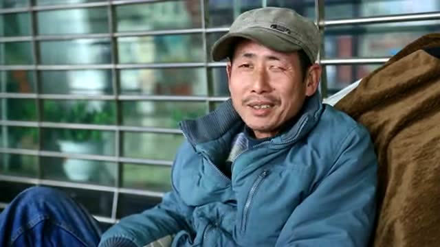 家人只知道他们在外面打工,却不知道他们在他乡流浪街头