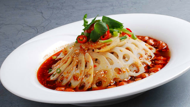 手把手教你做美味红油藕片,原来做法这么简单,两分钟就能学会