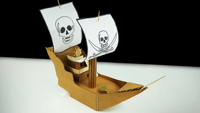 用纸板自制儿童玩具,外形超酷的海盗船,看看他是怎么做的