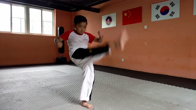 正踢腿里合腿外摆腿