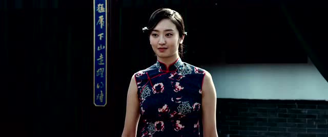 功夫小伙单打旗袍美女!一字马毫无压力