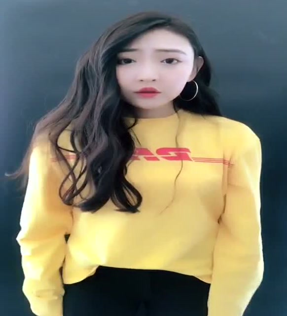 最近很流行这个手势舞啊,都来凑个热闹