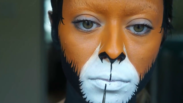 美女化妆成狮子的样子,效果比特效还逼真,男友都吓跑了