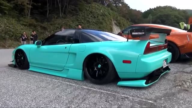 超低底盘改装跑车 这车遇上减速带会是什么结果