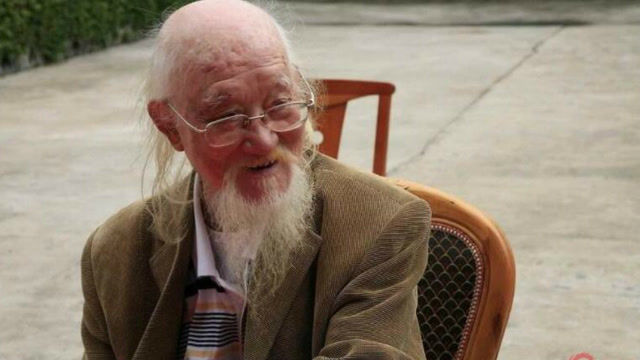 民间90多岁的老拳师,演练的八卦掌,身体真硬朗