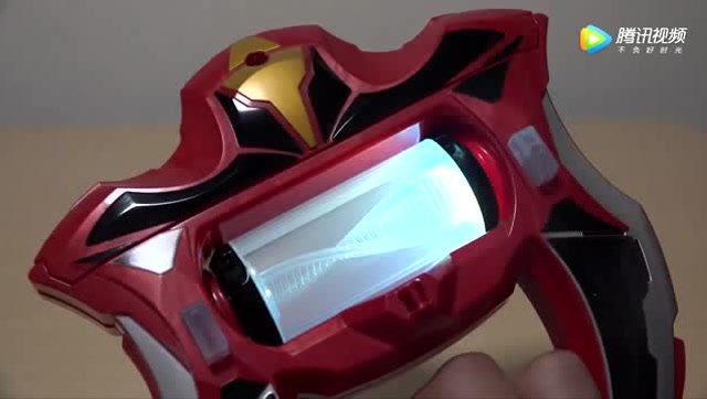 盖亚奥特;怀旧版盖亚奥特多款变身器 展示