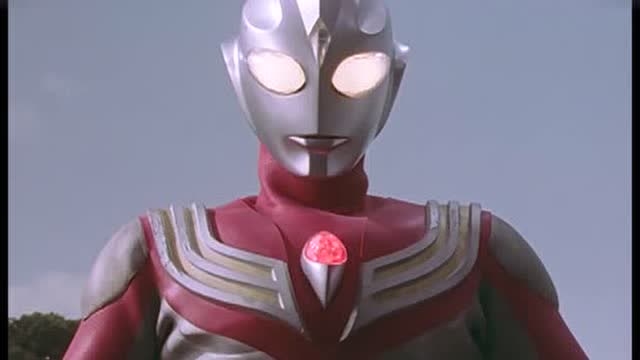 大古第一次用神光棒变身迪迦, 这光芒足以闪瞎怪兽的眼睛