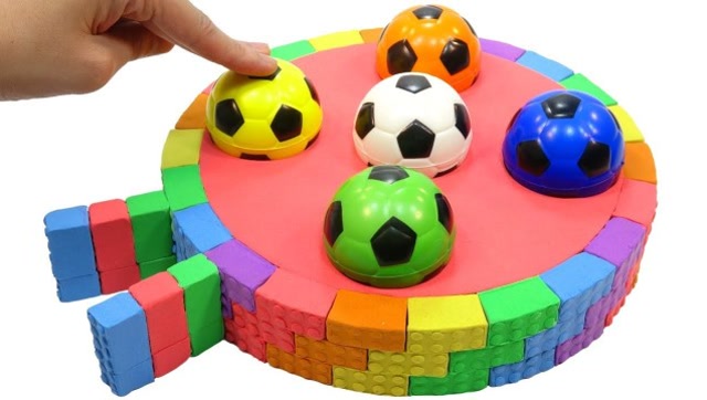 太空沙创意新玩法,学习颜色搭配小足球很有趣哦!
